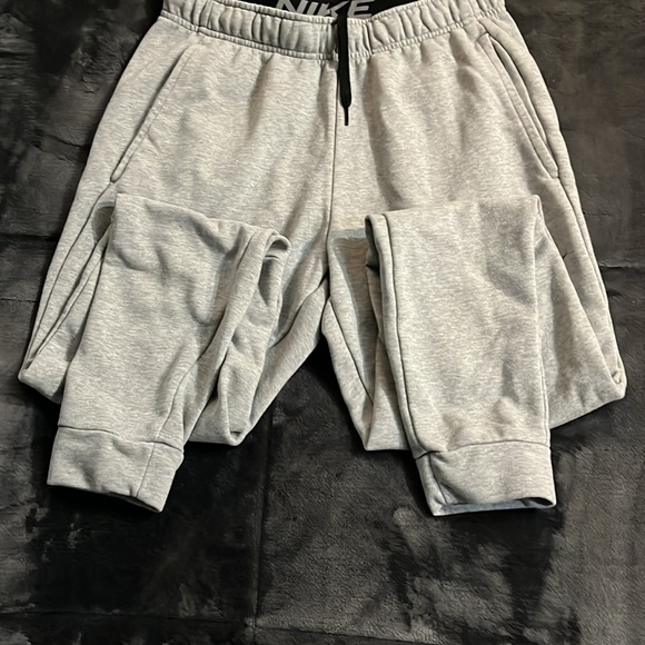 Nike joggers - Picture 2 of 2